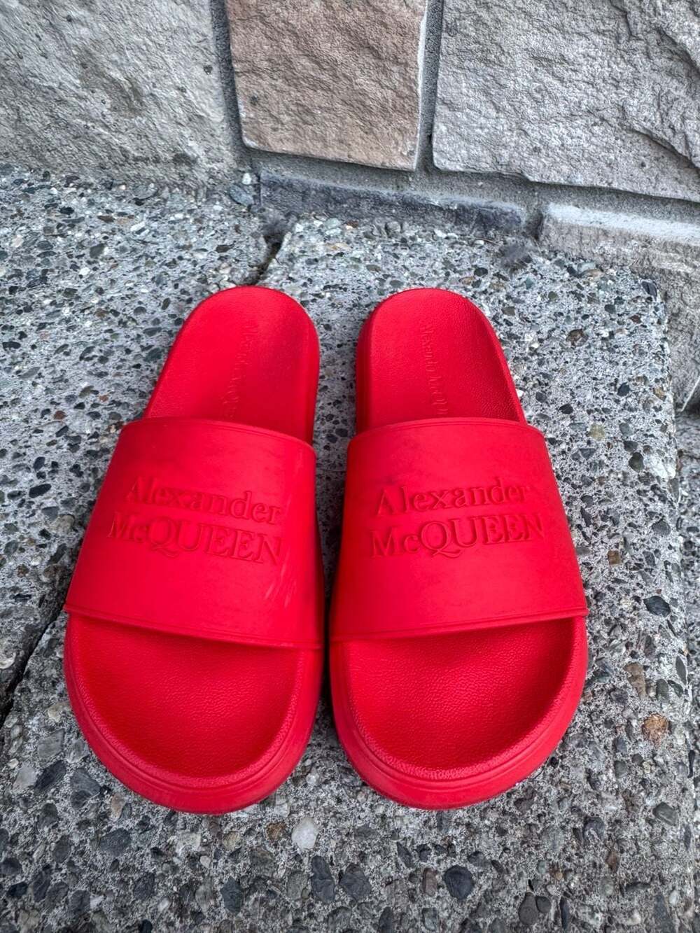 Alexander McQueen Hybrid Logo Rubber Pool Slides in Poppy Red